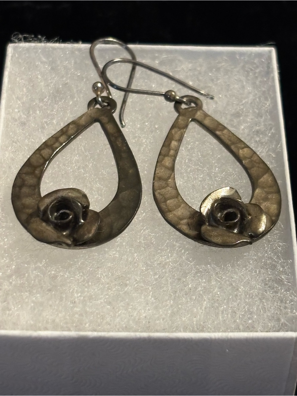 Vintage Regina Lane RL Israel 925 Sterling Silver Hammered Teardrop Rose Earring